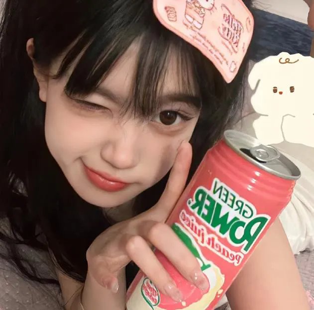 挥着翅膀的女孩